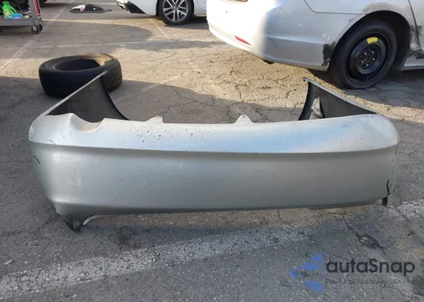 2004 Toyota Camry Xle z USA, uszkodzony, nr VIN JTDBE32K440263589